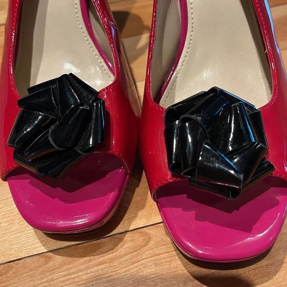 Anne Klein patent faux leather red/pink/black colorblock sling back heels. Sz 9 - Picture 3 of 7